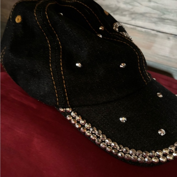 Cap with crystal - Picture 3 of 5